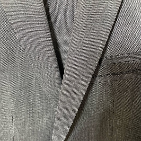 NWT mens grey suit 58/42 Euro.  Husband tried it on more like a big 44/small 46 - Picture 4 of 16